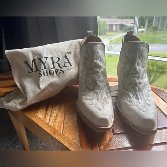 Myra Bag White Ankle Boots - Picture 3 of 10